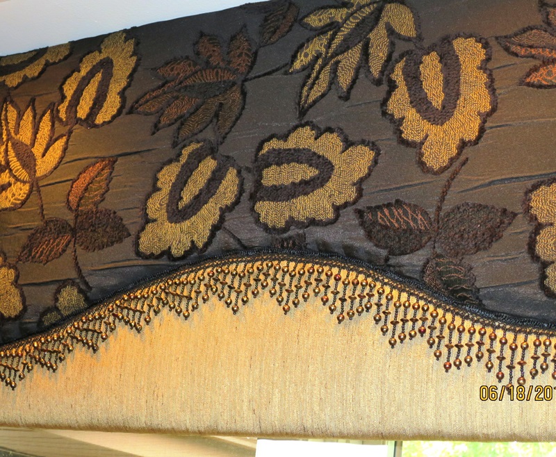 Curved bead trim combines two fabrics on a kitchen cornice