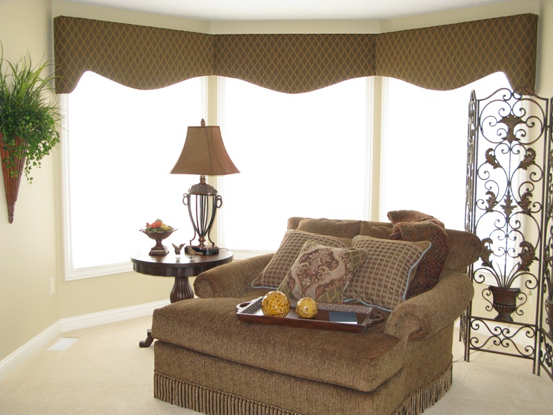 Bay window bedroom cornice. An inviting space to lounge.