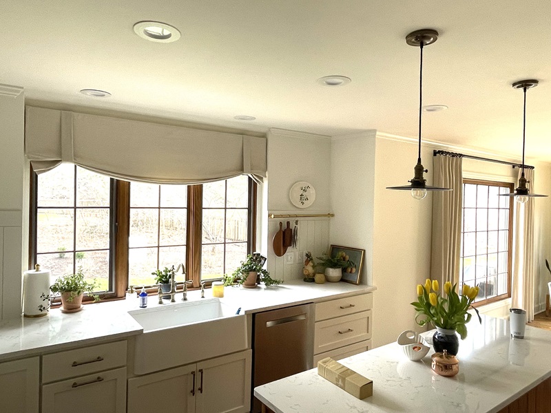 Wide kitchen valance and floor length dining panels.