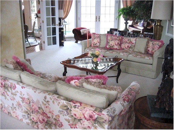 Color blocked sofas, floral and stripe, and pillows to match