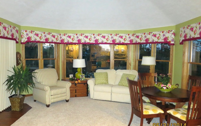 Expansive sweep of perfectly placed florals on bay cornices.